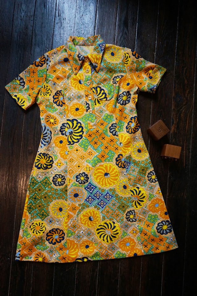 vintage 70s dress 1970s abstract geometric psychedelic print robe annees 70 saliere poivriere salt pepper shaker teak teck annees 60 1960s 60s 