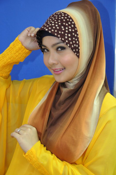 GAMBAR Adeline Tsen (hotel mania) Cute Apabila Bertudung 