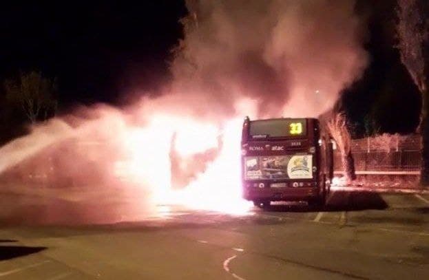 Atac: incendio nella rimessa di Grottarossa. Distrutti tre bus 