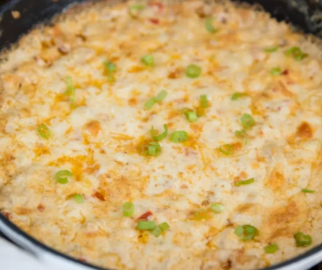 CHEESY BAKED SHRIMP DIP