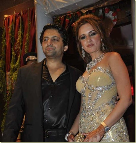 Stars_at_Fardeen_Khan_s_sister_Laila_Khan_wedding_reception_6_