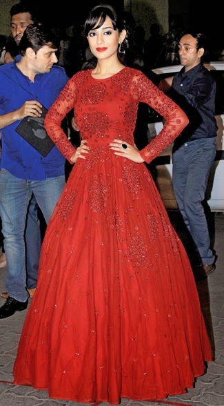 Amrita Rao in Red Gown at 60th Britannia Filmfare Awards 2015