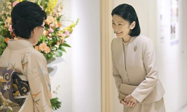 Crown Princess Kiko wore a beige cream skirt suit. Kimono costume traditional Japanese geisha yukata floral pattern dress