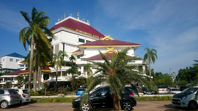 Mayor Office beside Batam City Square - Image: Author