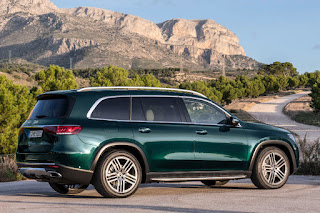 Mercedes-Benz GLS (2020) Rear Side