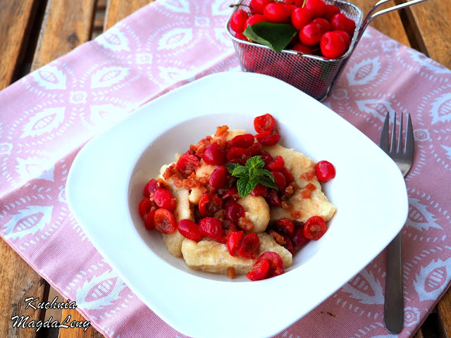 Pierogi leniwe z czereśniami