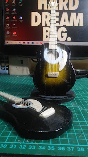 MEMBUAT MINIATUR GITAR DARI STIK ES KRIM