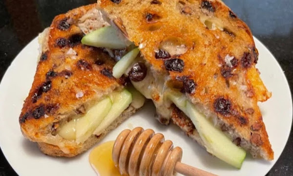 Image: RECIPE: Salted Honey Apple Brie Grilled Cheese