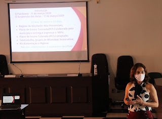 A secretária de educação do município, Lucinda Imaculada de Barcelos Santos, foi à Câmara para apresentar a proposta de ensino híbrido