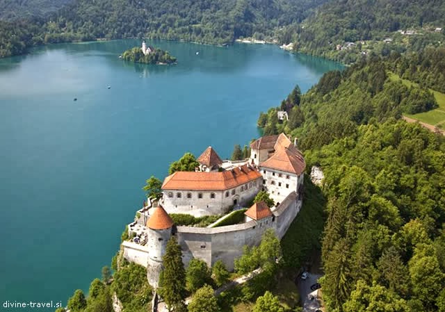 BLED CASTLE (BLEJSKI GRAD) - LAKE BLED IN SLOVENIA