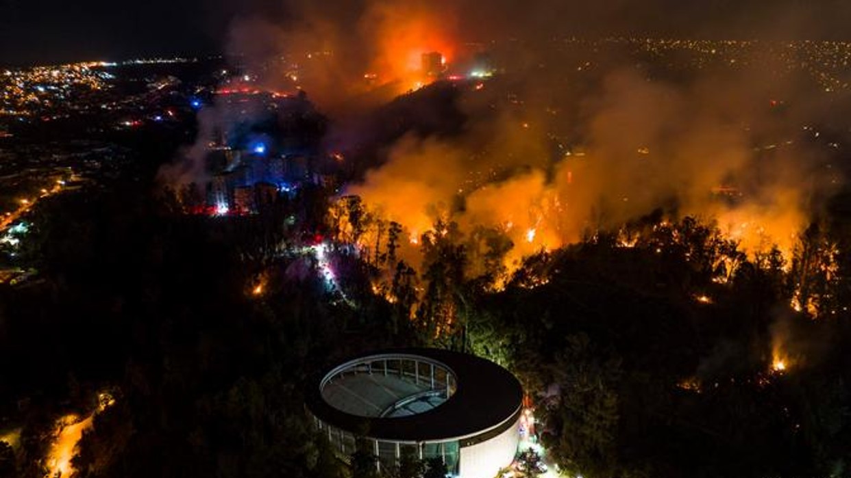 Cerca de 500 casas afectadas por incendio en ciudad chilena de Viña del Mar