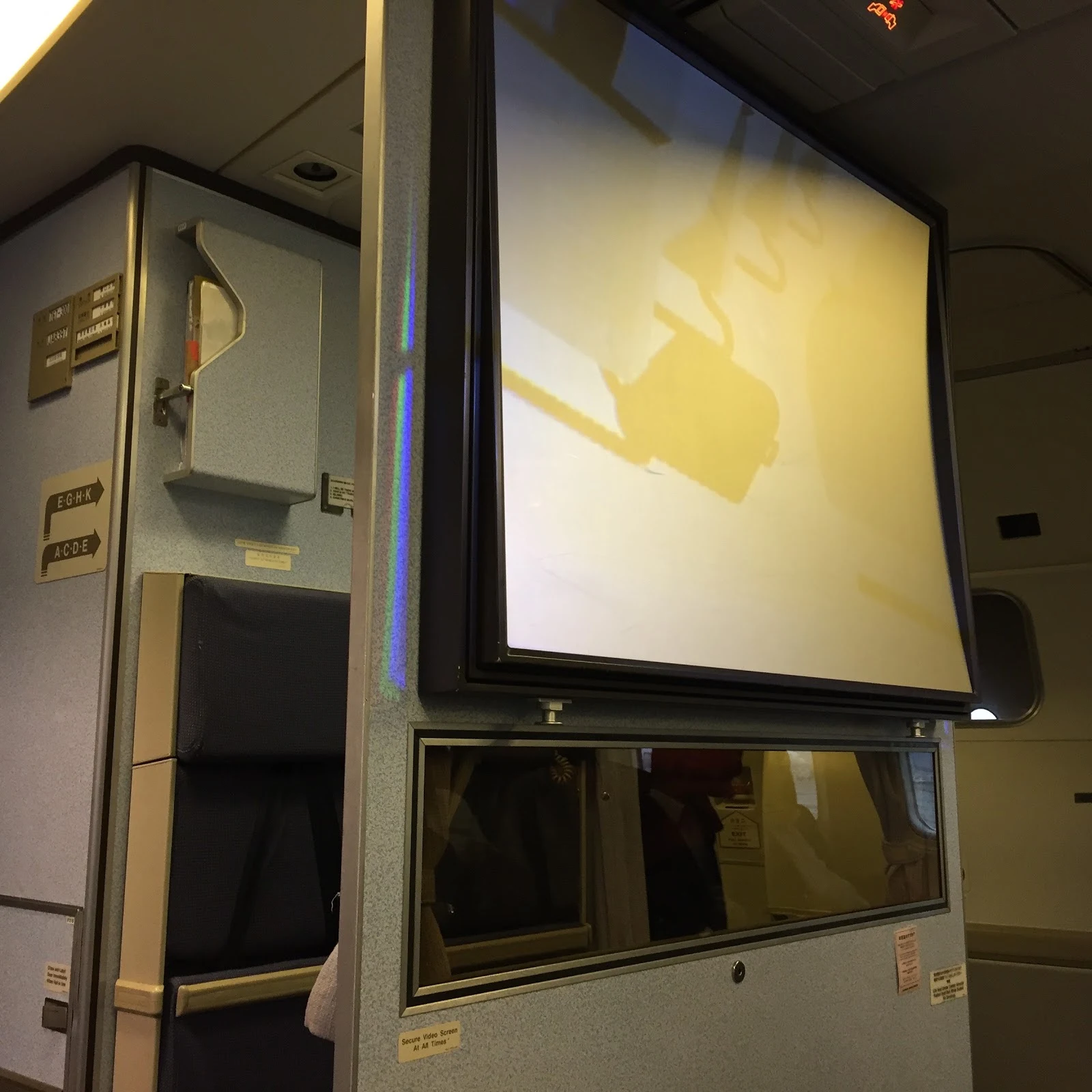 jal-767-300-screen