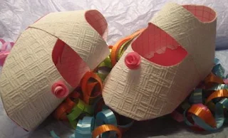 zapatitos de papel para bebé.