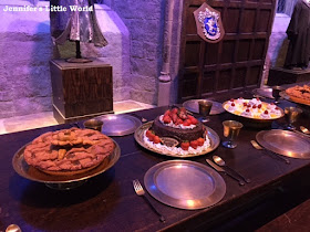 Food in the great Hall for Harry Potter