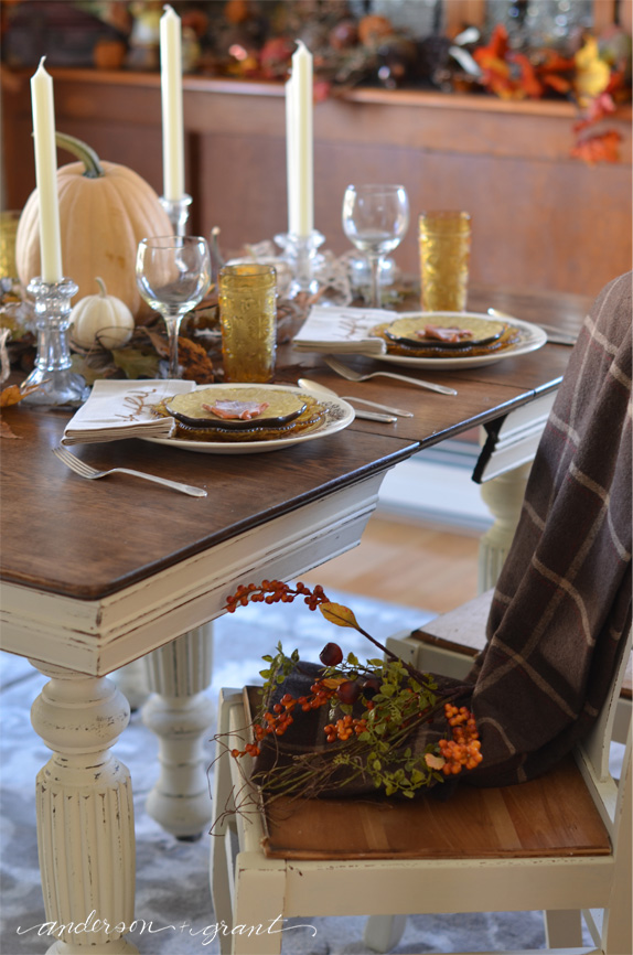 Check out this post for tips on creating a beautiful and special Thanksgiving tablescape this fall! | www.andersonandgrant.com