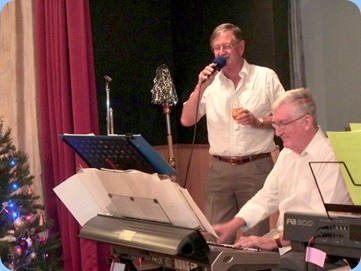 Len Hancy singing along with Gordon Sutherland. Photo courtesy of Colleen Kerr.
