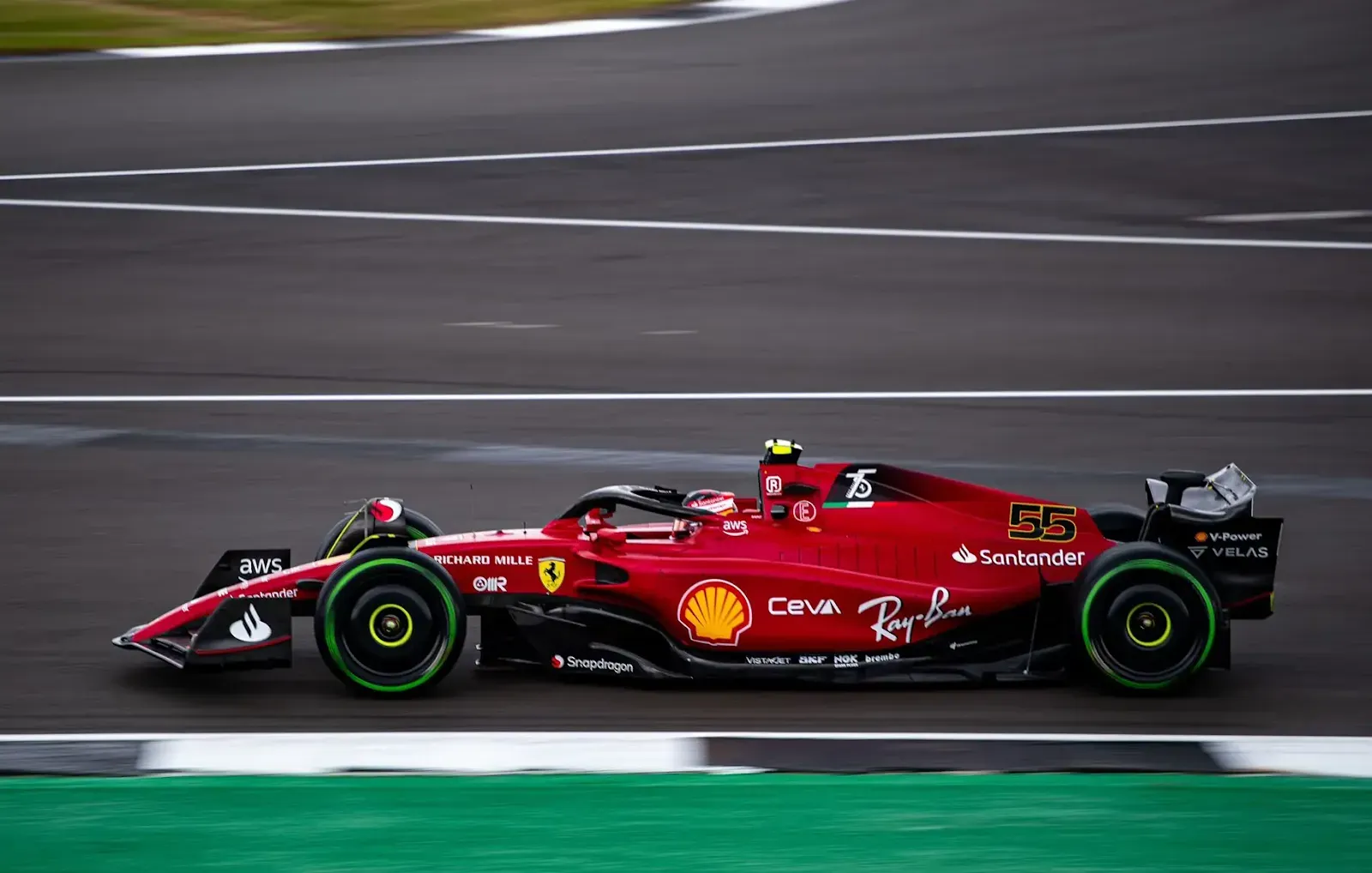 Carlos Sainz conquista la pole del gran premio di Gran Bretagna 2022