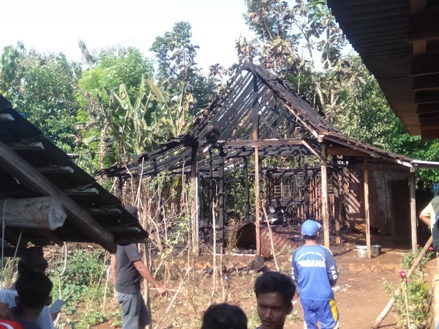 Rumah Milik Megi Ludes Dilalap Si Jago Merah,Motor Dan Uang Tunai Ikut Hangus Terbakar