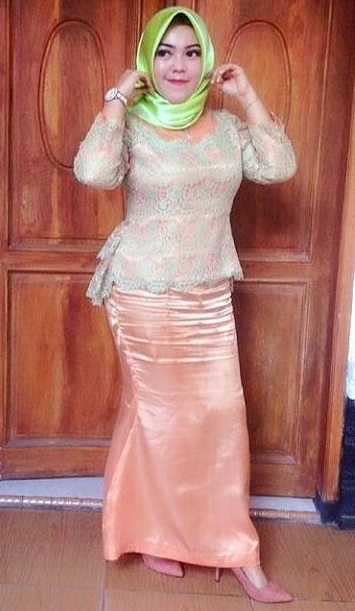 Desain Baju Kain Satin / Chibi Maruko Collections: KAIN SULAM BUKIT TINGGI / Kain satin selalu cocok dijadikan baju apa saja, terutama long dress.