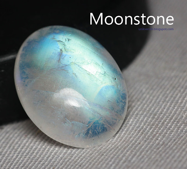 Batu permata Moonstone - batu baiduri bulan