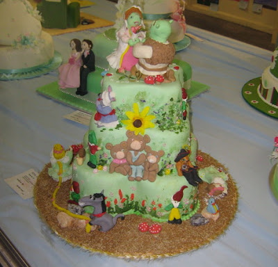 Shrek wedding cake considerably more tasteful than some of the wedding 