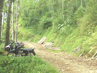 Pemandangan Akses Jalan Dari KarangJambu Menuju Desa Ponjen 