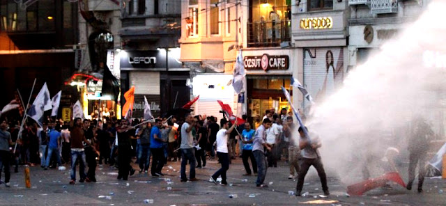 Τουρκία: Αστυνομία κατά διαδηλωτών που κατηγόρησαν την κυβέρνηση για την επίθεση στη Σουρούτς