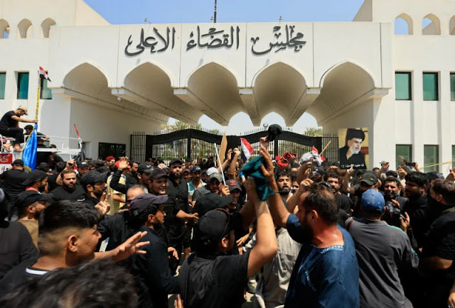 Iraq’s political crisis escalates as judiciary suspends its work