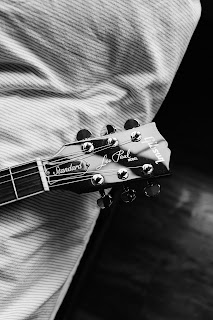 gambar merek gitar gibson