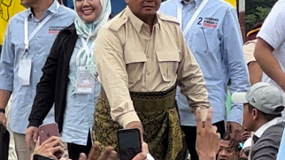 Masyarakat Batam Antusias Sambut Kedatangan Prabowo Subianto di Stadion Temenggung Abdul Jamal