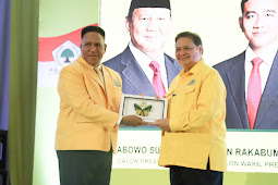 Ini Prestasi Paulus Waterpauw yang Membanggakan di Pemerintahan dan Partai Golkar