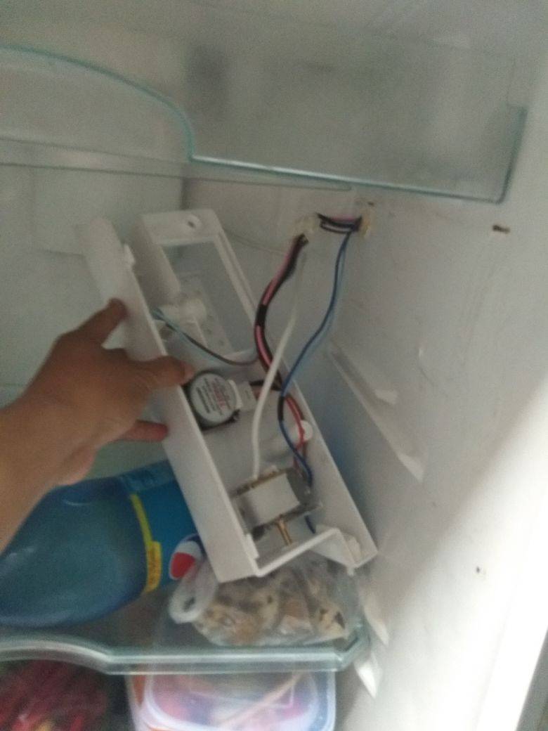 Cara memperbaiki lampu kulkas yang mati. sendiripun bisa