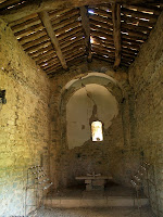 Interior de l'ermita de la Santa Creu de la Plana