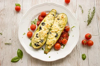 zucchini with tomato and feta cheese