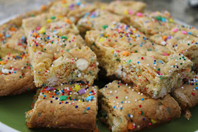 Cake Batter Blondies- the world's easiest "homemade" dessert! #recipe #dessert