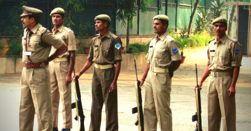 Uttar Pradesh Latest News: यूपी के गाजियाबाद में चार पुलिसकर्मी सस्पेंड।