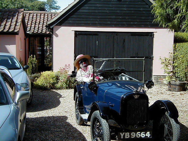 boomerscafe trip Scarecrow England