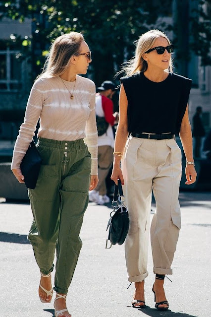 outfit pantaloni cargo come indossare i pantaloni cargo come abbinare i pantaloni cargo idee outfit pantaloni cargo tendenze primavera estate 2022 cargo pants how to wear cargo pants cargo pants street style mariafelicia magno fashion blogger colorblock by felym