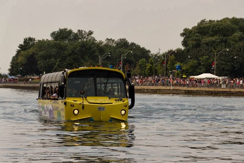 Canada, Toronto, floating bus, Harry Hippo, amphibious bus, Toronto Photos, Canada City, amfibusy, transportation in Toronto, sightseeing tours in Toronto, Toronto attractions