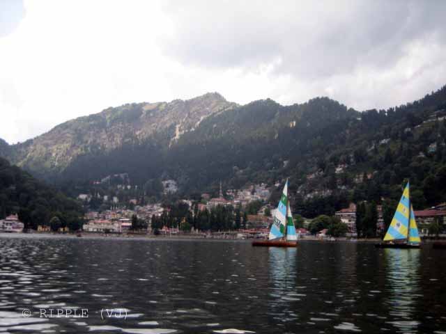 Naini Lake @ Uttrakhand, INDIA: Posted by VJ on PHOTO JOURNEY @ www.travellingcamera.com : VJ, ripple, Vijay Kumar Sharma, ripple4photography, Frozen Moments, photographs, Photography, ripple (VJ), VJ, Ripple (VJ) Photography, VJ-Photography, Capture Present for Future, Freeze Present for Future, ripple (VJ) Photographs , VJ Photographs, Ripple (VJ) Photography, Naianitaal, Uttranahcal. Uttrakhand, INDIA, People, North India : There is Bus Station , Taxi-stand and Railwa-Reservation counter on lake bridge. Both ends of this Bridge have well laid out shopping centers,with beautifully laid of marts, showrooms and luxury shops.