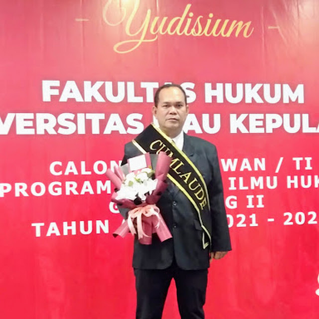 Belajar Tak Kenal Usia, Herman Syawiran Raih Gelar Sarjana Hukum dengan IPK Terbaik di Universitas Riau Kepulauan 