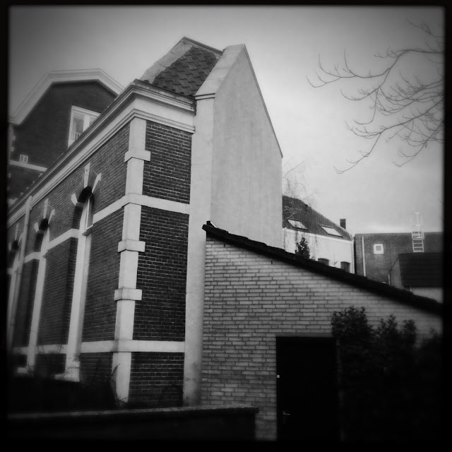 Arnhem, doorsteekje Vijfzinnenstraat. Hipstamatic: Anne-Marie + BlacKeys SuperGrain. Foto: Robert van der Kroft