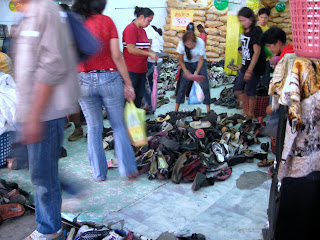 the crowd at accp cogon, very cheap cdo ukay ukay, pile of shoes