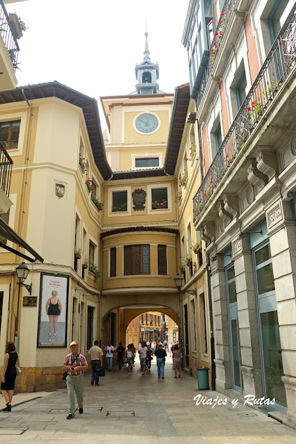 Calle Cimadevilla, ayuntamiento de Oviedo