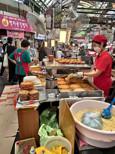 il famoso Gwangjang Market di Seoul