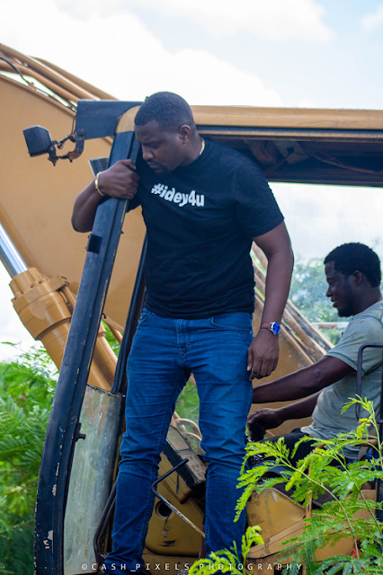 Ghallywood and Nollywood actor John Dumelo blesses community