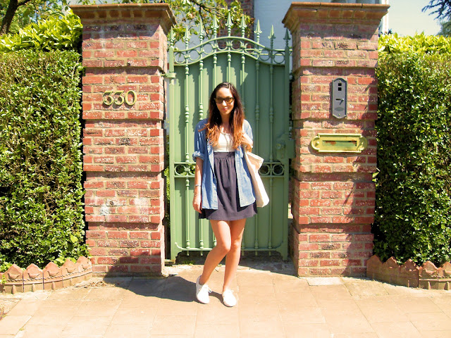 giulesss, oversize jeans shirt, navy dress, H&M summer dress, vintage shades, vintage sunnies, dille & kamille, casio golden watch, primark flower print brogues