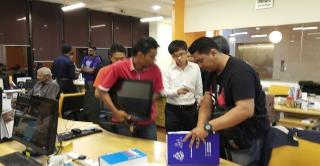 SKMM dan Polis serbu pejabat portal berita Malaysiakini di Petaling Jaya