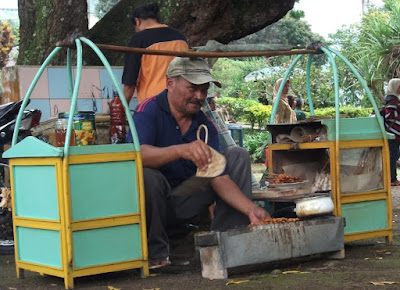 gambar model gerobak sate ayam terbaru