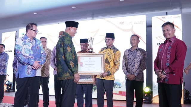 Program Prioritas Wisata Tuai Hasil,Bupati Safaruddin Terima 3 Penghargaan Wisata 2022